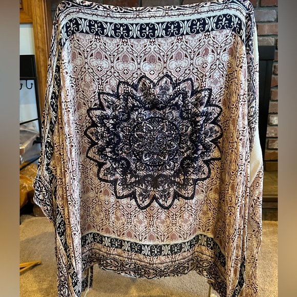 Ecoté sheer poncho with intricate patterns, beading and tassels - Picture 7 of 13